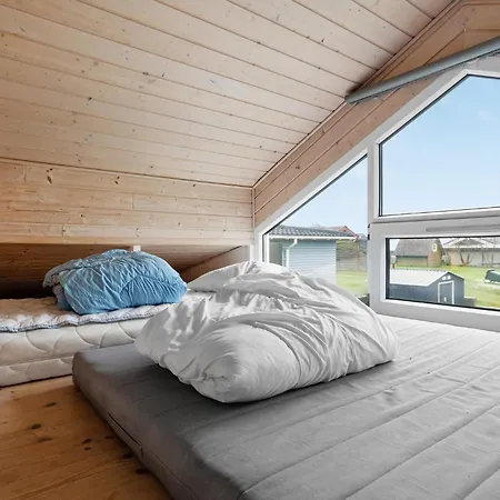 Feriehus Cozy In With House Sea View
